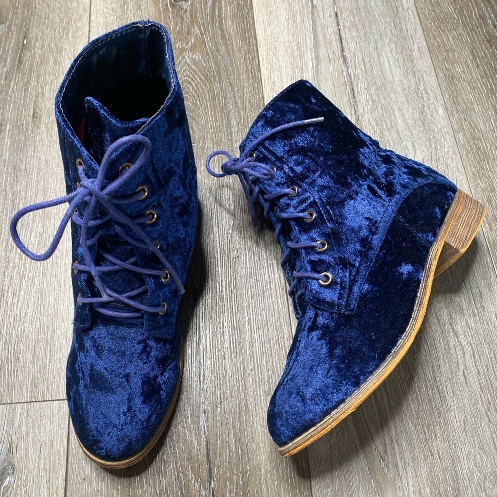 Catherine Malandrino Women’s Velvet Blue Booties Size 7.5 - Picture 6 of 16